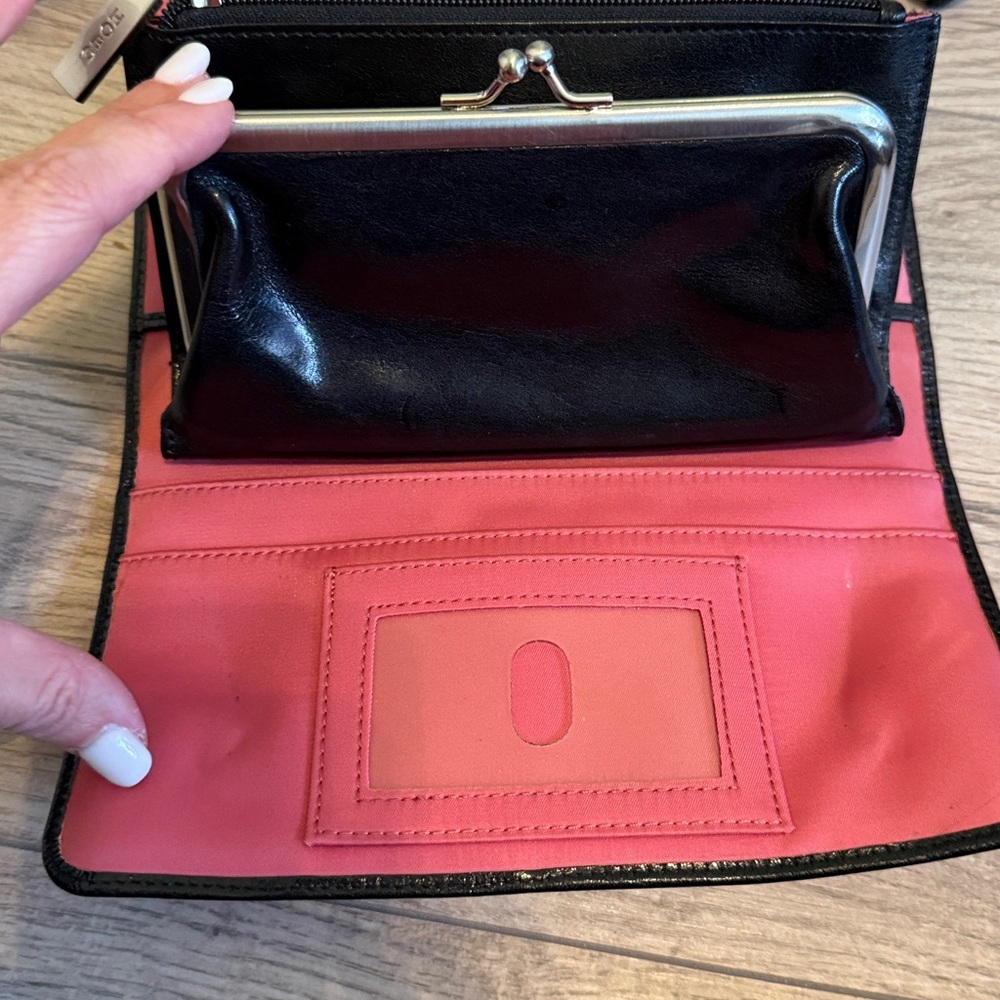 HOBO black leather shoulder clutch wallet with multiple pockets - Picture 6 of 8
